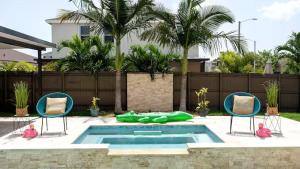 4BR Vacation Home with Spa, Pool, Outdoor BBQ&Patio