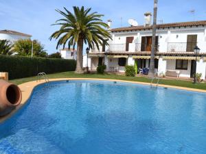 Casa adosada 2 hab. cómoda en Els Poblets con Wi-Fi y aparcamiento - ES-373-66