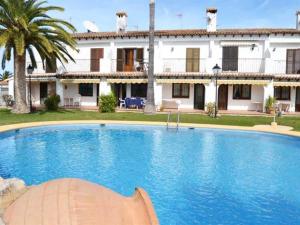 Casa adosada 2 hab. cómoda en Els Poblets con Wi-Fi y aparcamiento - ES-373-66