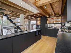 Chalet familial contemporain à Courchevel 1850 avec piscine, sauna et terrasse - FR-1-564-162