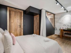 Chalet familial contemporain à Courchevel 1850 avec piscine, sauna et terrasse - FR-1-564-162