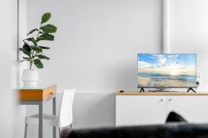 Bright Inner-City Stay Near Roma Street