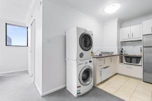 Bright Inner-City Stay Near Roma Street