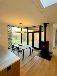 Architect House With Lake View In North Zealand