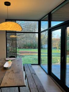 Architect House With Lake View In North Zealand