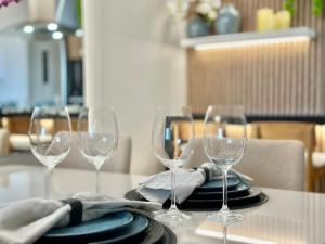 Apartamento de alto padrão com 24 no Edifício SD3