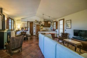 Villa With Private Pool In Tuscany