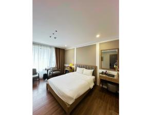 Nhật Tân Hotel - Lê Trọng Tấn