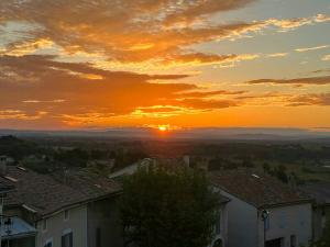 Tower Apartment With Mountain Views In Sablet