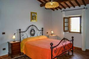 Farmhouse Apartment With Pool Near In Asciano