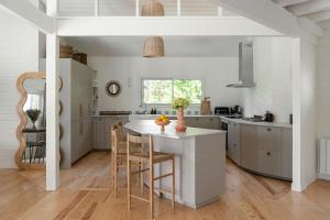 Family Villa Between Lake And Surf Beaches