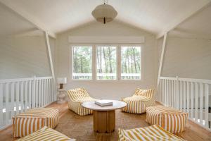 Family Villa Between Lake And Surf Beaches