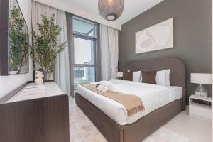 Free housekeeping visits during your stay - StayShort - Spectacular 2BR Stay with Direct Burj Khalifa Views