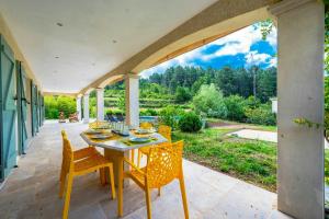 House With Pizza Oven Near Chassezac