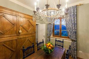 1800S Villa With Botanical Garden In Tuscany