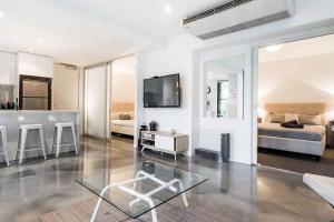 Modern Docklands by ReadyStay