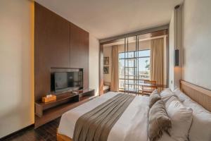 Sea Breeze Serviced Apartment