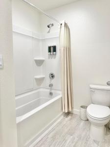 Luxury 4Bed 3Bath Roseville Home near Sports Complex and Galleria Mall