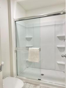 Luxury 4Bed 3Bath Roseville Home near Sports Complex and Galleria Mall