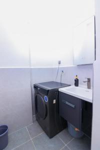 Chic 1BR in Marina Bay Westlands with rooftop pool annd gym