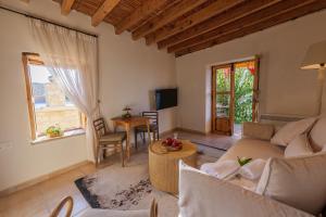 Elinn Traditional Suites