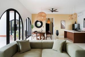 Brand new 5BD Villa with pool and kids playground Kuta, Lombok 8 min from central Kuta in heart of nature