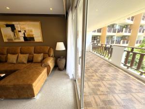 Spacious 2BR Corner Condo - Garden View Balcony - Royal Hill Resort