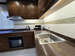 Spacious 2BR Corner Condo - Garden View Balcony - Royal Hill Resort