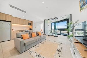 SkyHigh Comfort Central Luxe Stay 2B1B apartment