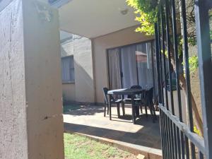 Cozy 1 Bedroom Apartment on 21 Sunset Ave