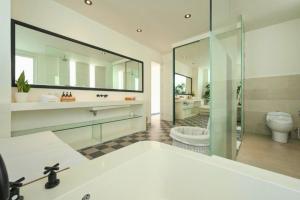 Yahira Stunning Garden 5 BR Private Pool Villa