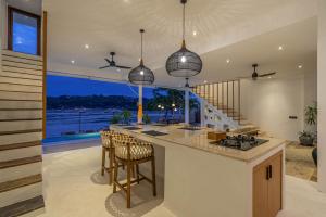 LaVilla Ceningan Breathtaking 4BR Beachfront in Nusa Ceningan