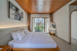 Garita - New Sleek 2BR Canggu Villa, 10 Mins to Beach Life!