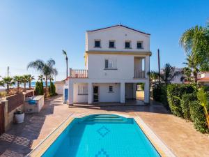 Kalisti-4 Bedroom Beachfront Villa with Private Pool