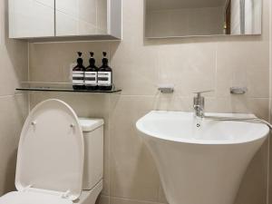 Joseon Calm, 1 min to station Near Hongdae, 3BR, 5Beds, 2Baths