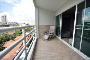 Sea-View Studio with Large Balcony - View Talay 5D
