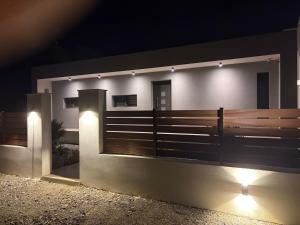 Villa Luna by RentalsPro - Portaria Beach