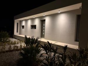 Villa Luna by RentalsPro - Portaria Beach