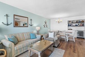 Holiday Surf and Racquet Club 710