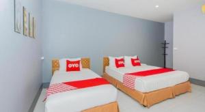 OYO 650 At Night Pranburi