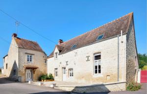 Maison spacieuse avec piscine et vue sur jardin à Fourches