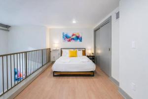 Bright and Modern Loft in Louisville # 207