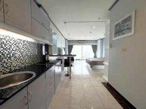 Sea View Studio - Jomtien Beachfront - View Talay 8
