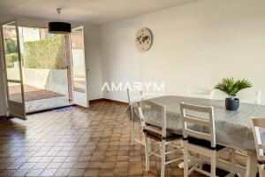 MD 52 - Élégante Maison avec Terrasse