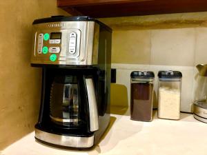 Colonial Oasis with Private Pool,Walk to Main Square