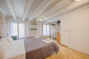 Balastro Design Rooms - Venice City Center