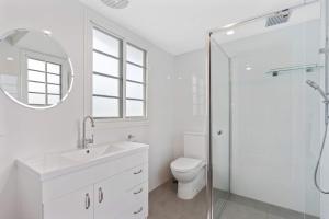 MetaWiseBnB Waterfront 3BR Coastal Escape