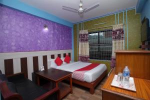 OYO 618 Hotel Middle Point