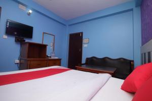 OYO 618 Hotel Middle Point
