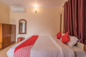 OYO 762 Hotel Middle Sky